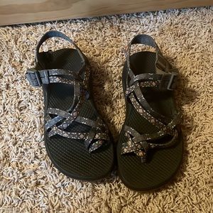 CHACO SANDALS w/ Toe Loop FLORAL